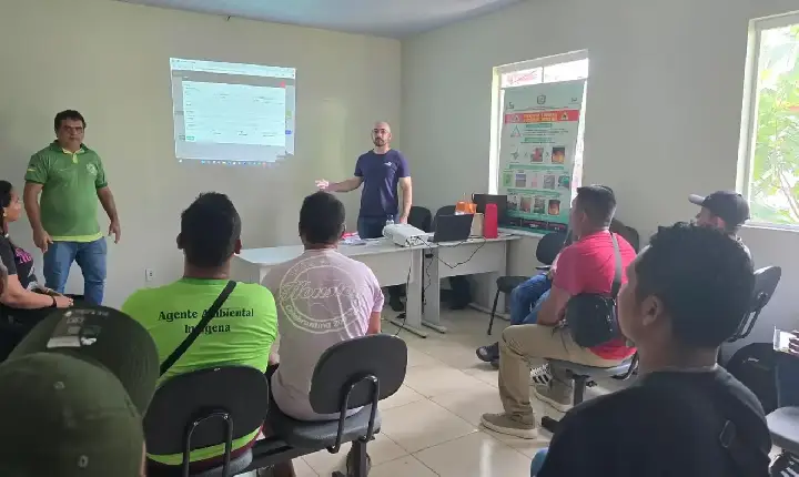 Agentes ambientais indígenas são capacitados para combater praga da mandioca em Oiapoque