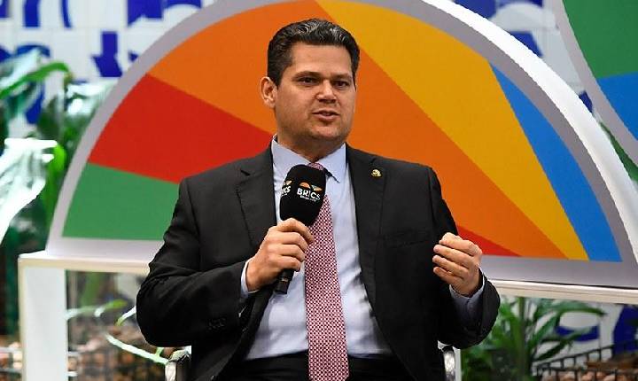 Presidente do Senado quer votar até fim de junho a ampliação de vagas na Câmara