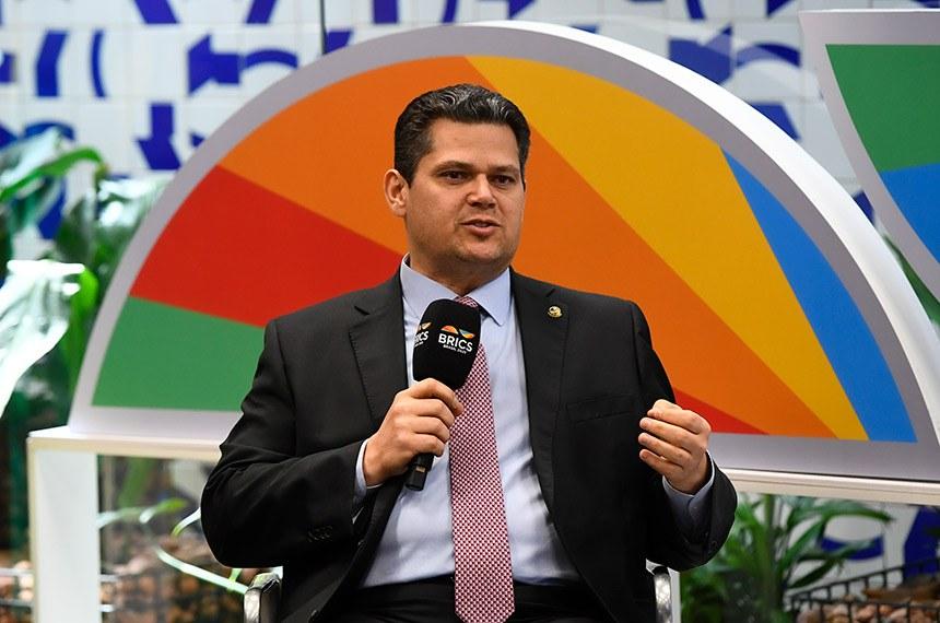 Presidente do Senado quer votar até fim de junho a ampliação de vagas na Câmara